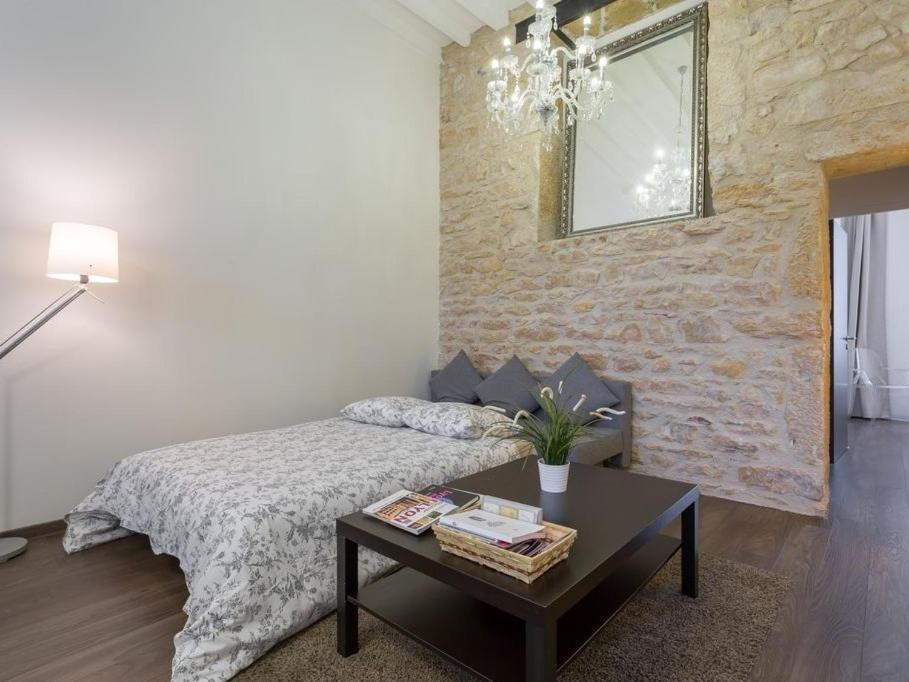 LE JACQUARD Appartement Garage Lyon Centre pour 2 à 8 pers Contact O66I4O9II9 Quarto foto